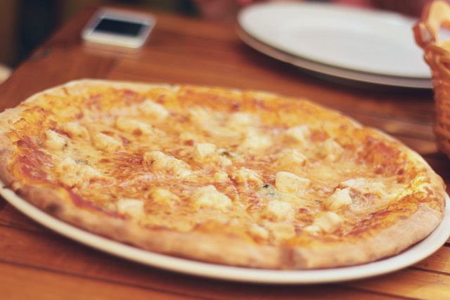 https://papayawhip-sandpiper-249272.hostingersite.com/wp-content/themes/gloriafood-restaurant/assets/starter/food-delivery.jpg